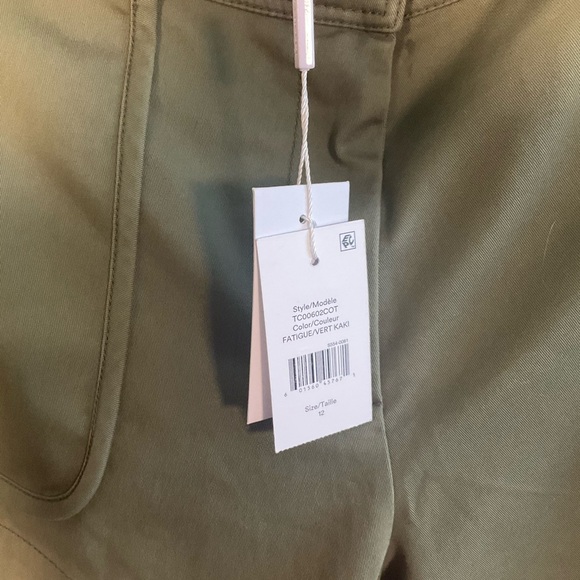 10 Crosby Derek Lam Green Cargo Shorts with Tailored Fit - Picture 4 of 4